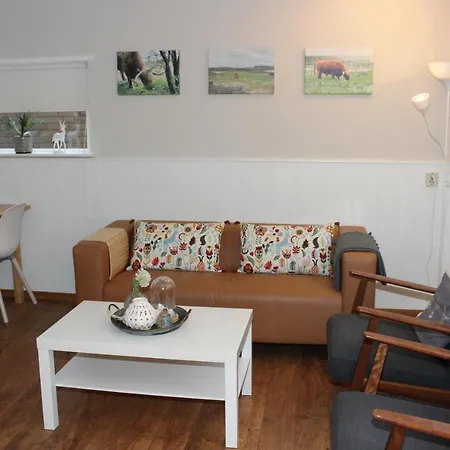Egmonds Kroft Zomerhuis Met Slaapkamer En Doorgangsslaapkamer Tatil Evi