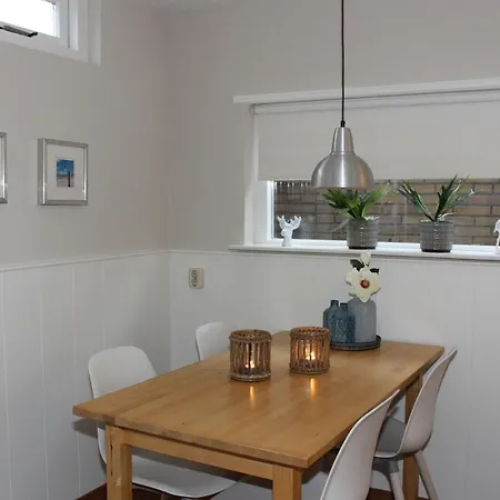 Egmonds Kroft Zomerhuis Met Slaapkamer En Doorgangsslaapkamer Holiday home